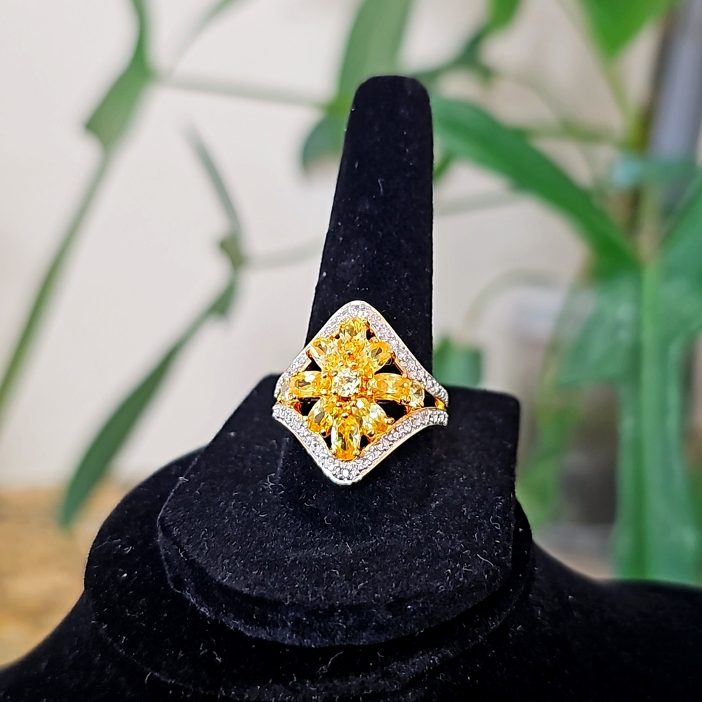 Floral citrine and rhodium plated sterling silver cocktail ring